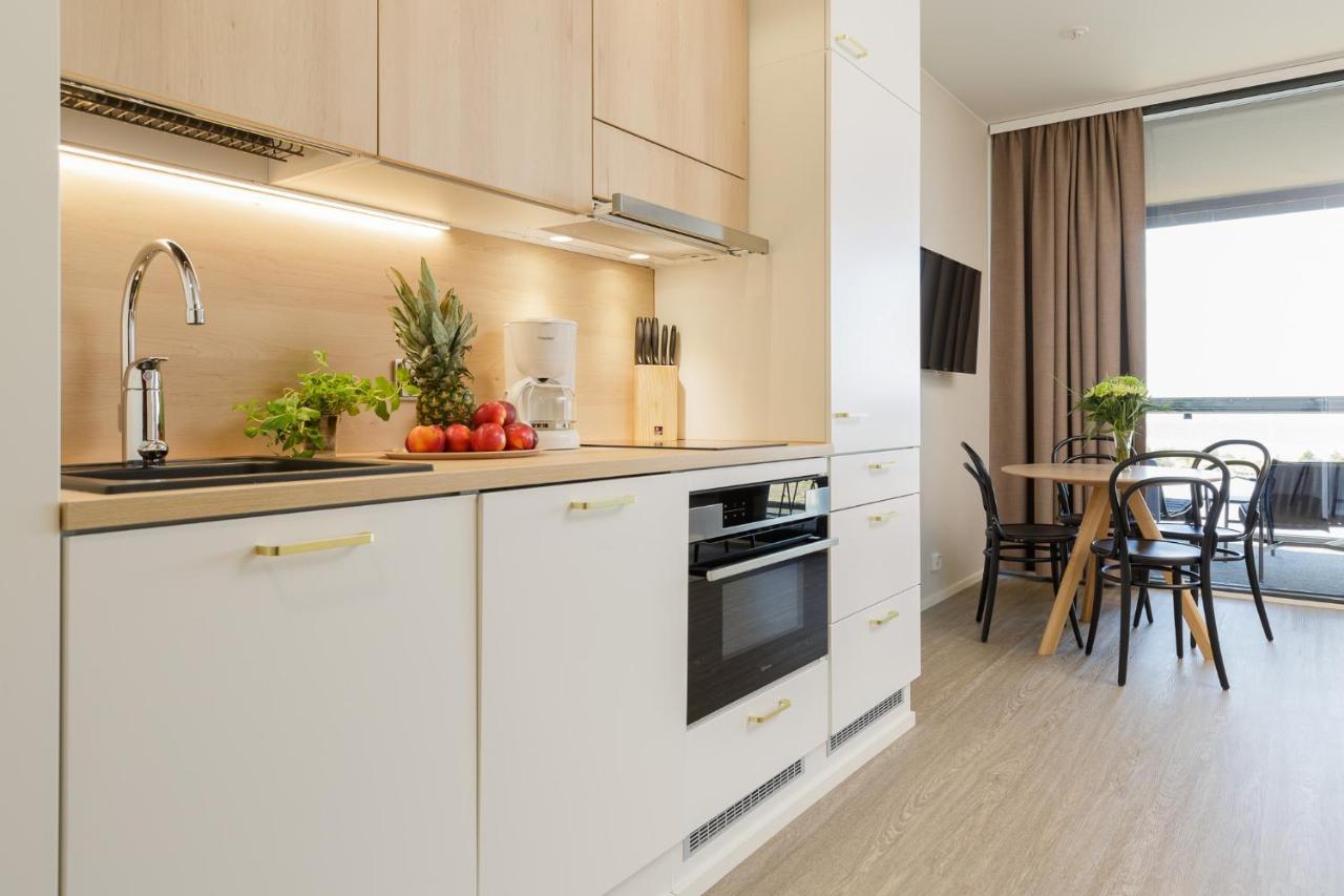 Marina Chalets Studios By Hiekka Booking - Sisaeltaeae Liinavaatteet Ja Loppusiivouksen Kalajoki Habitación foto